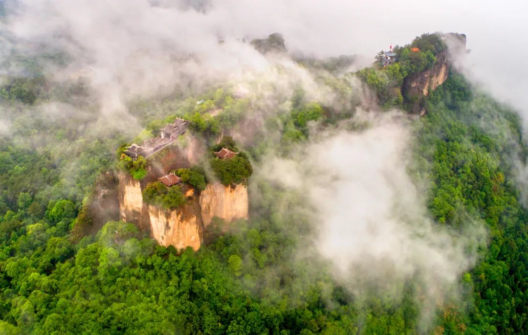 讀李白 游神州丨跟著李白去旅游中華文化主題旅游線路正式發(fā)布，一起開啟詩意文化之旅。